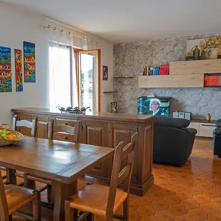Paradiso Apartment *